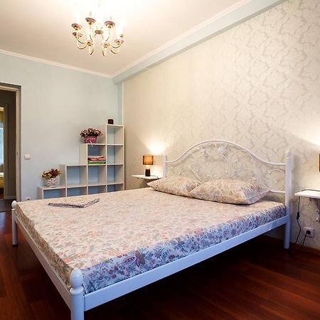 Chornovola Avenue Apartment Lviv Exterior photo